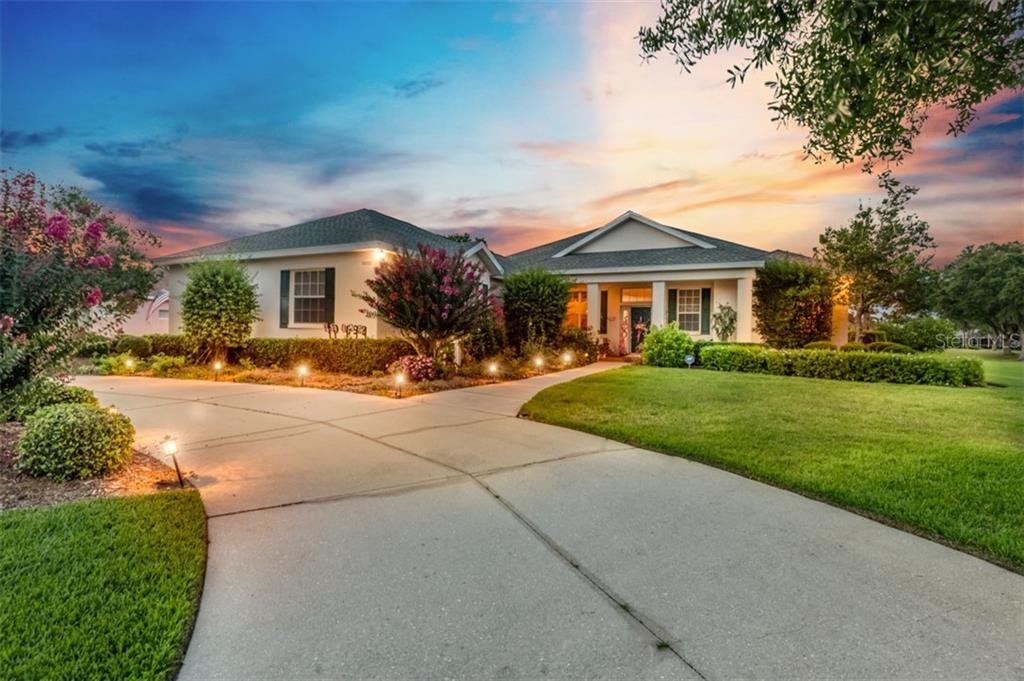 10092 CHERRY HILLS AVENUE CIR, BRADENTON